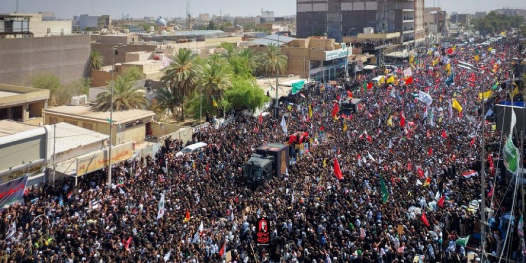 91t6t's tweet photo. اين صدام ؟ اين الشاه ؟ اين قادة امريكا السابقين؟
اين من حاولو زرع الفتنة بين ايران والعراق 
هذا تشييع السيد علي الحسيني الخامنئ في العراق 
يجيب على كل الاسئلة . https://t.co/ihnktFEz6P