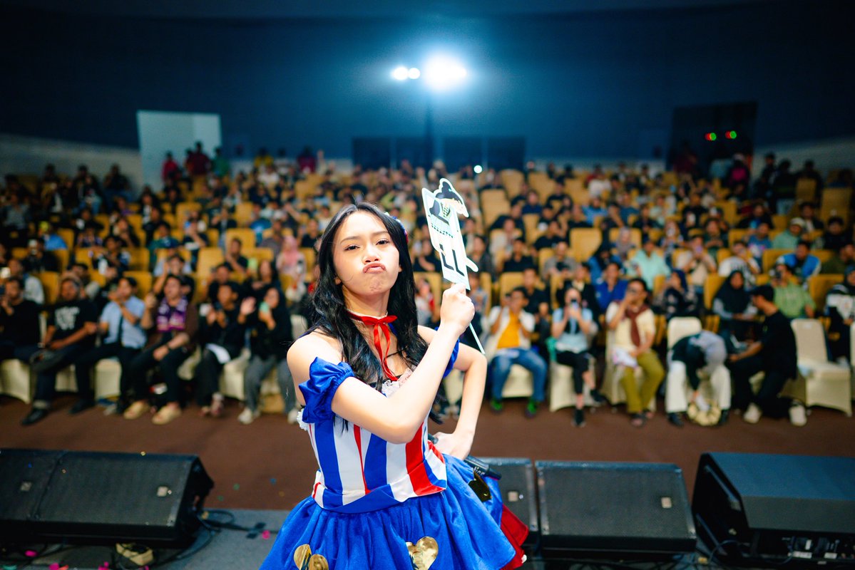 Gendis_JKT48's tweet photo. Teater Sementara JKT48 2026 sudah selesai!!
terima kasih semuanya atas dukungannya untuk aku, Team Dream, juga JKT48 ❤️
terima kasih banyak karna sudah memberikan kami sambutan yang sangat hangat di 2 kota sekaligus, Surabaya & Yogyakarta! 
kalian keren bangeeettt semangat kalian selalu membara!! sampai bertemu di kesempatan selanjutnya yaaaa 🥳🥳🥳❤️❤️❤️