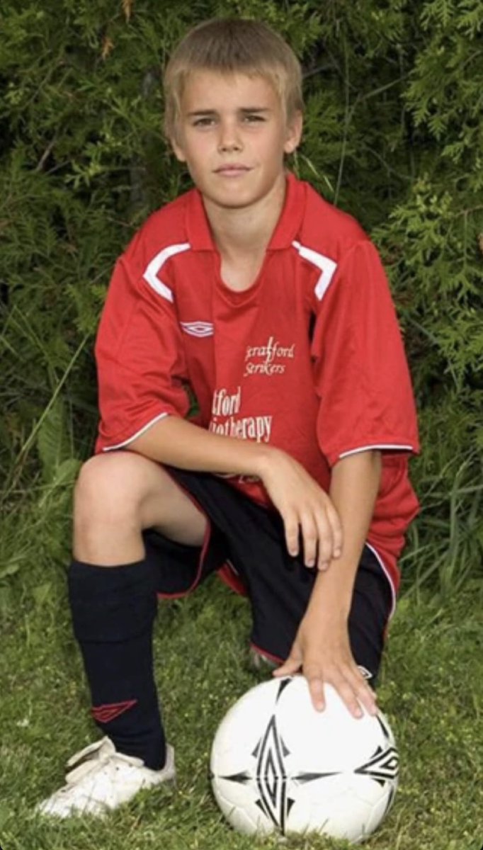JustinsTourNews's tweet photo. Someone tell this little boy he’s going to be performing at the FIFA World Cup Final halftime show. 🥺🤏 https://t.co/s0ENebIKv7