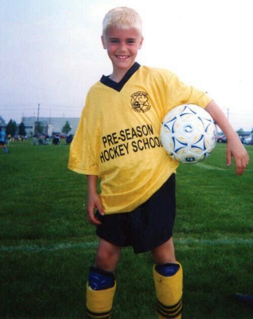 JustinsTourNews's tweet photo. Someone tell this little boy he’s going to be performing at the FIFA World Cup Final halftime show. 🥺🤏 https://t.co/s0ENebIKv7