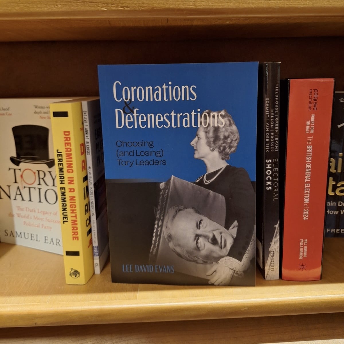 LeeDavidEvansUK's tweet photo. Spotted in the wild! - at Blackwell’s, Oxford https://t.co/zNURISFmBf