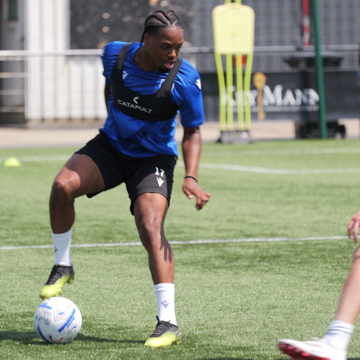 ColU_Official's tweet photo. Like the squads new training threads? 🧵

2026/27 @MacronSports Training Wear is now available to purchase online 👉 https://t.co/Nd2f08Q1wU

#ColU | #Macron | #CUFCRetail | #UsEssentials https://t.co/uNyhwRSESl