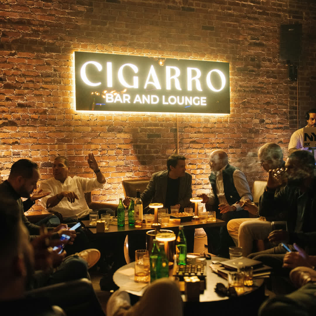 bestofnj's tweet photo. 𝐂𝐢𝐠𝐚𝐫𝐫𝐨 𝐁𝐚𝐫 𝐚𝐧𝐝 𝐋𝐨𝐮𝐧𝐠𝐞 in Hackensack is redefining the cigar lounge experience with premium cigars, upscale American dining, handcrafted cocktails, music, and a sophisticated atmosphere that feels welcoming to everyone.

🔗 in Comments https://t.co/3XEZtH8C6G