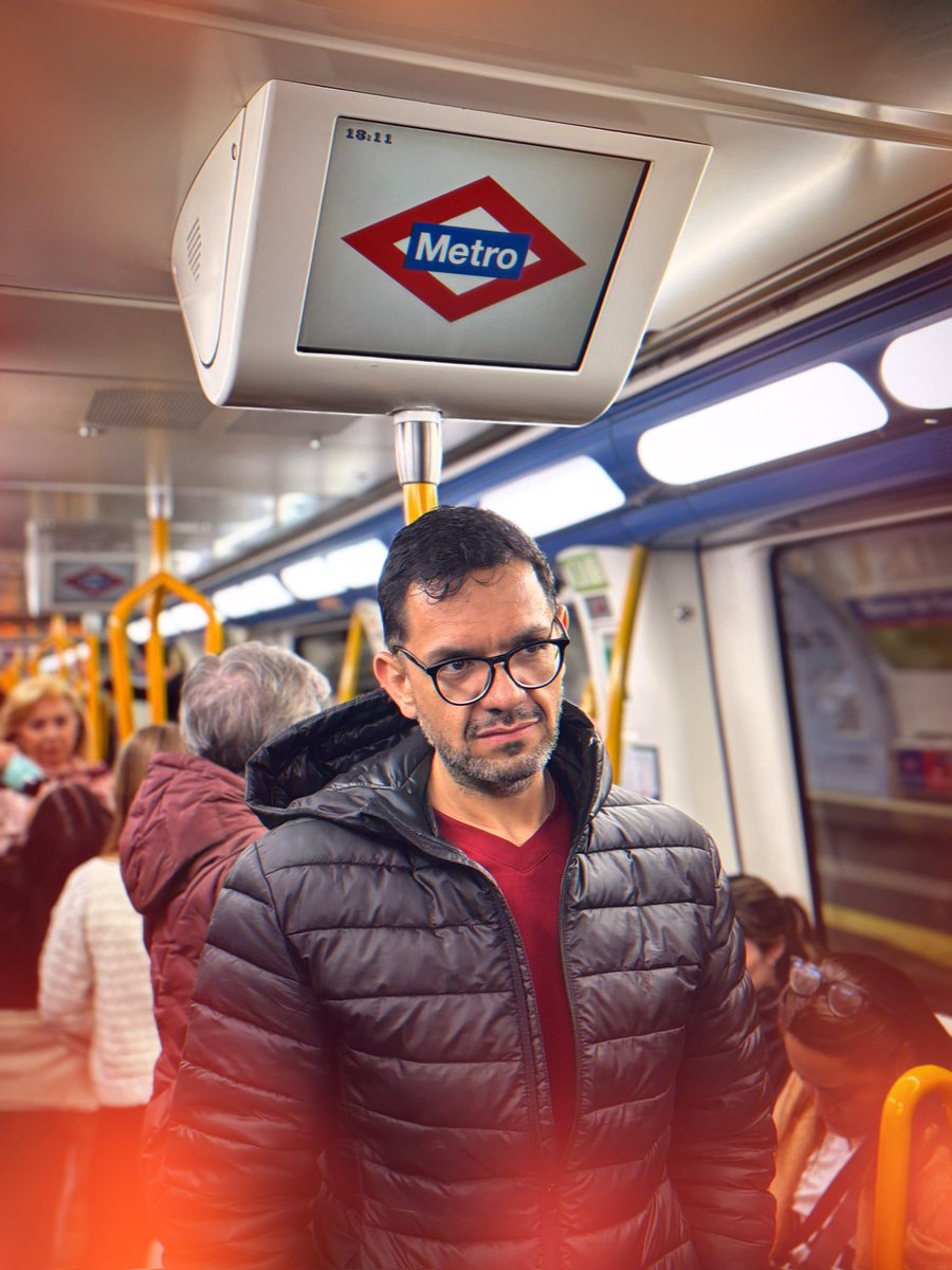 SoriaCharls's tweet photo. En una ciudad donde todos tienen prisa, también se disfruta el trayecto. 🚇🇪🇸✨ 

📍Madrid. Metro, estación Tirso de Molina https://t.co/4sfQFyPUbv