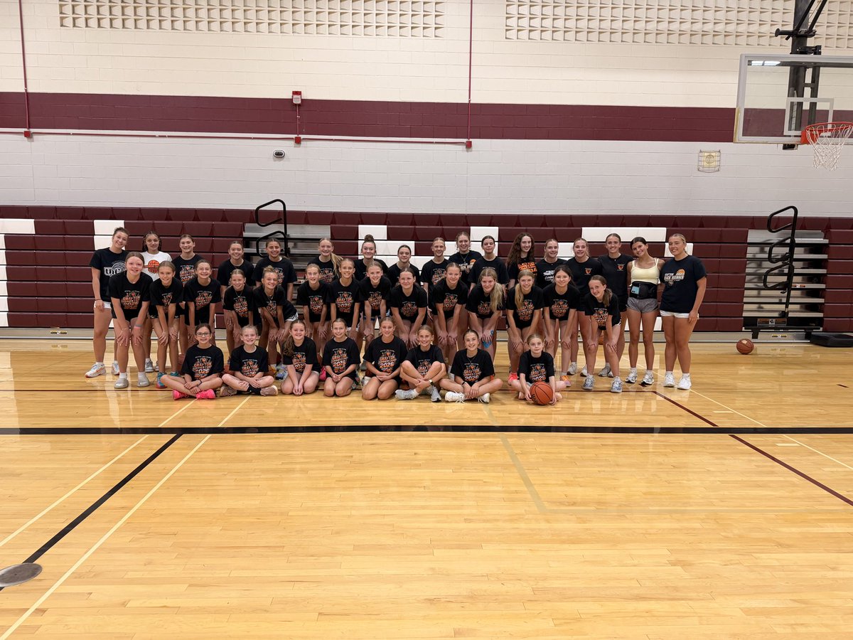 Grafton6thwoman's tweet photo. We loved coaching and helping at youth basketball camp this past week! We shared skills and smiles with some great players!  Excited we got to grow and share our culture !! https://t.co/dnwieOdDhE