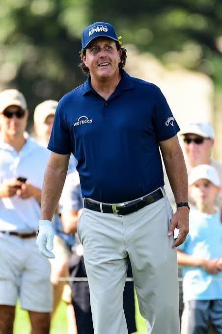 Phil Mickelson Tracker tweet media