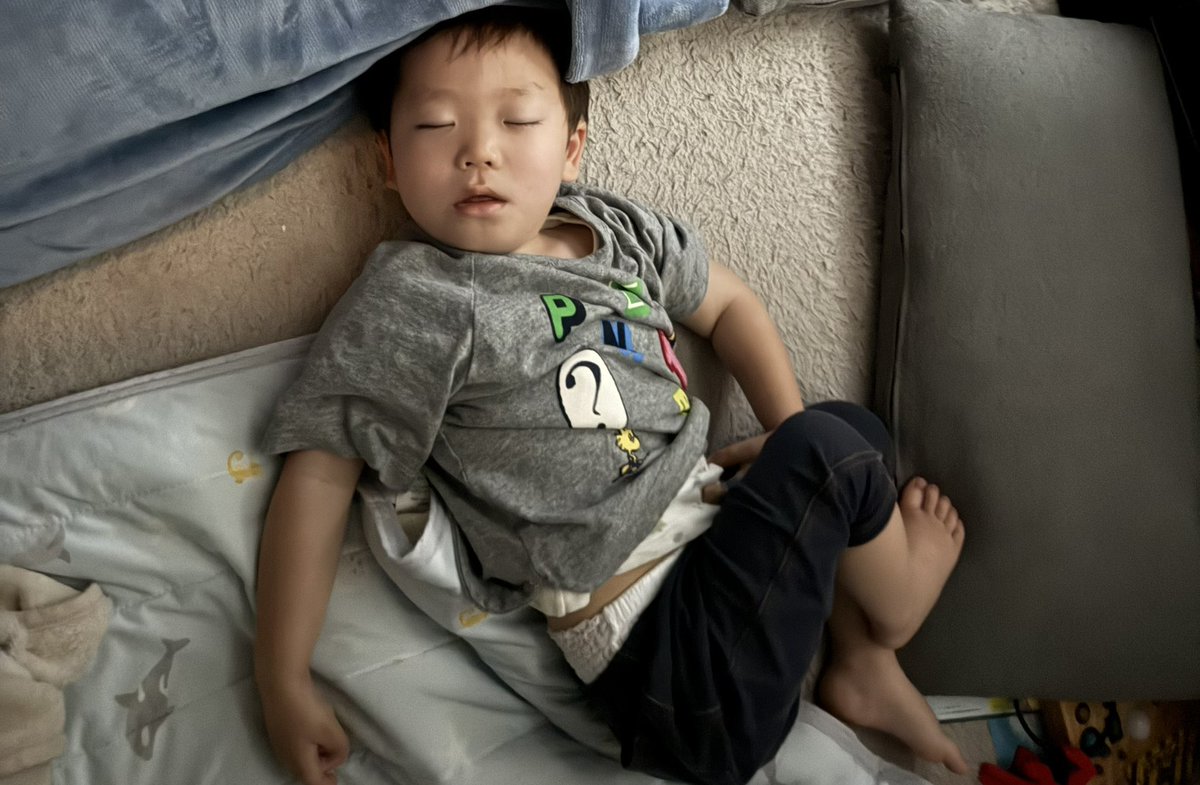 RockEeNeN's tweet photo. リビングで寝落ちした
息子に気をつかって
腹をみたすだけのカップラーメンが
世界一に美味いわ。

今日は
酔ってけ浜町ビアフェスタ2026

開催を願いながらも
もしも
雨天で厳しい場合。
ええねん
19時から開放。
フード持ち込みOK。

酔ってけには
寄って行って下さいね🙇 https://t.co/K82X4hYkGn