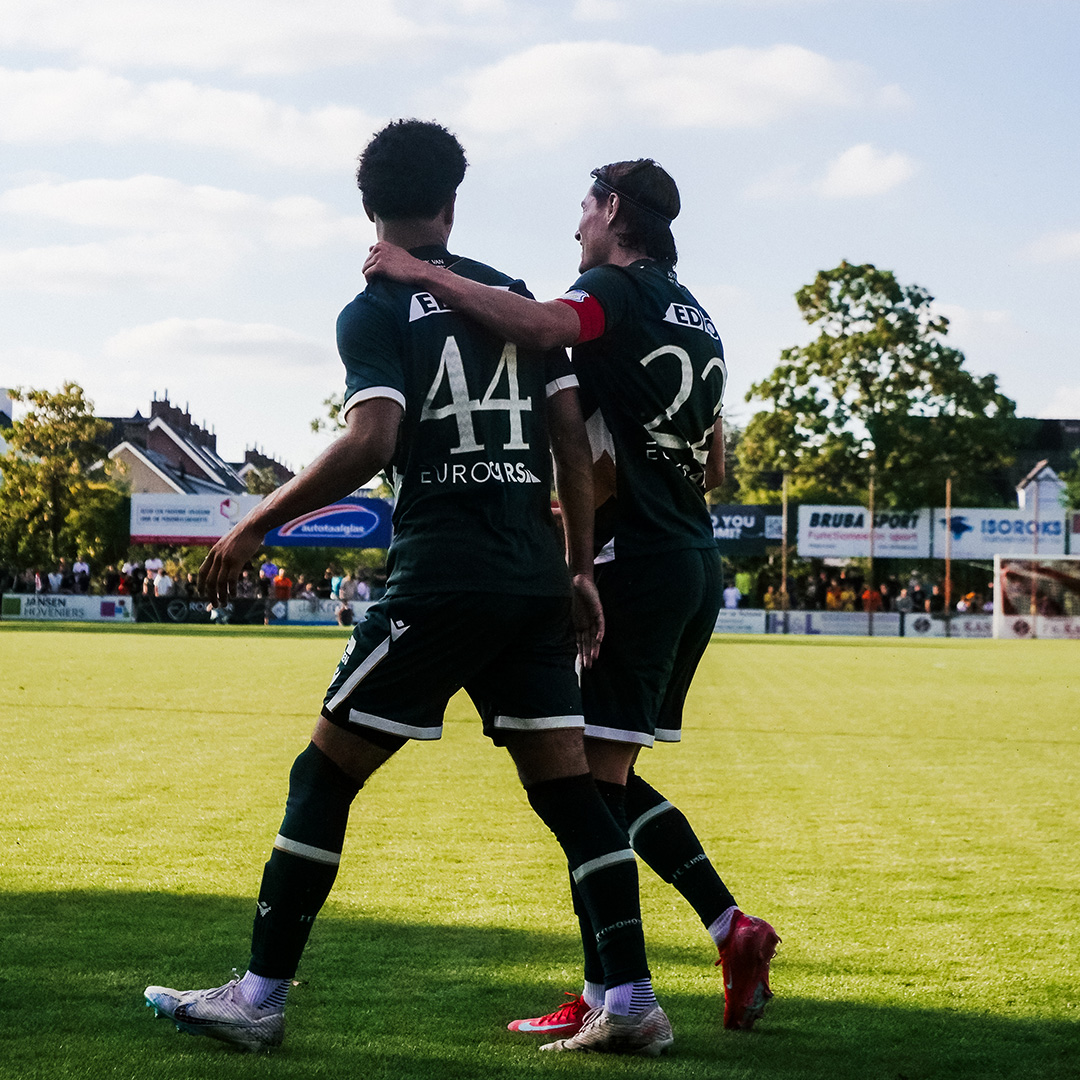 FCEindhoven's tweet photo. ๐ข๐๐ฒ๐ฟ๐๐๐ถ๐ด๐ฒ๐ป๐ฑ๐ฒ ๐ผ๐ฒ๐ณ๐ฒ๐ป๐๐ฒ๐ด๐ฒ ๐๐ผ๐ผ๐ฟ ๐๐ ๐๐ถ๐ป๐ฑ๐ต๐ผ๐๐ฒ๐ป ๐ผ๐ฝ ๐ก๐๐ ๐๐ฟ๐ฒ๐ฑ๐ฎ ๐
Lees hier het wedstrijdverslag ๐
๐ | https://t.co/8jETgdtYps
#FCEindhoven #PreSeason #nacFCE https://t.co/scMsu3BPHT