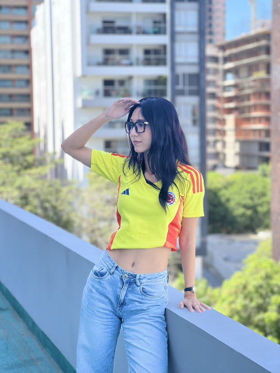 lalavelez_'s tweet photo. No ganó Colombia pero estoy segura que el mejor partidazo soy yo💋 https://t.co/89vCsoFCvA