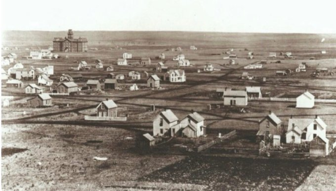 LenzFieldSports's tweet photo. The barren landscape of Nebraska, USA, prior to Arbor Day in 1872. https://t.co/TTvdpUYKzv