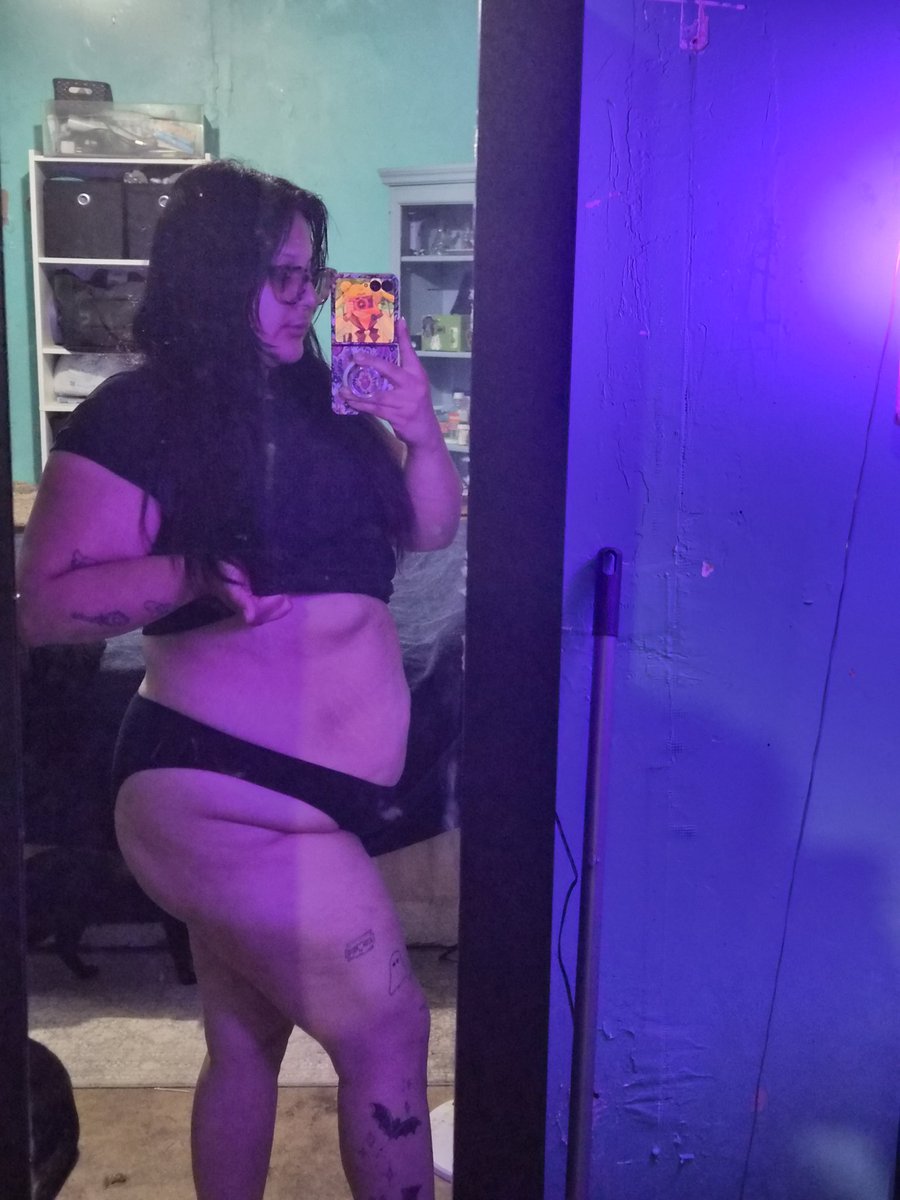 Wiltedglo613's tweet photo. Sometimes I really see the beauty in myself.... sometimes lol

#onlyfans #fansly #chubby #latina #fatfetish #panties https://t.co/1H8m2ZVdja
