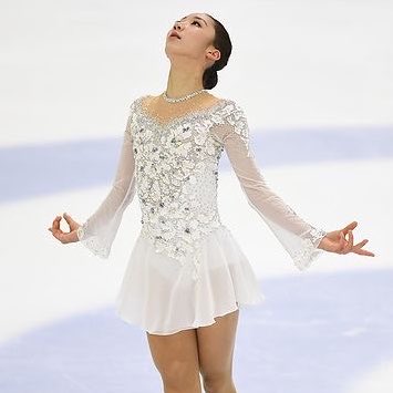 bestfscostumes's tweet photo. yelim kim - one day i’ll fly away https://t.co/gek5D27Woo