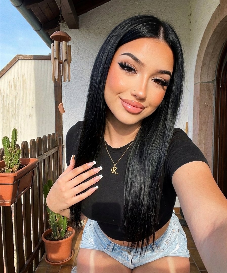 RhelRebeka4m's tweet photo. Jó estét fiuk lehet vásárolni akciósan,ma estig minden csomi után jár ajándék 🎁🔞 
Ugyan úgy nagy csomi után ingyenes a szextali 😋🔞 
Retweet https://t.co/5BRYTKxRE5