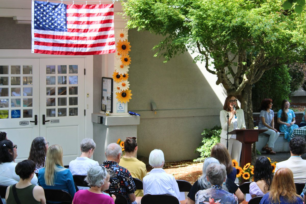 RepSalinas's tweet photo. I was proud to speak at the ribbon-cutting of the newest public library in the country! 📚

Keizer Community Library has earned its official public library designation, and it will now join Oregon's cooperative library system, expanding access to books, materials, and resources for families throughout the region.