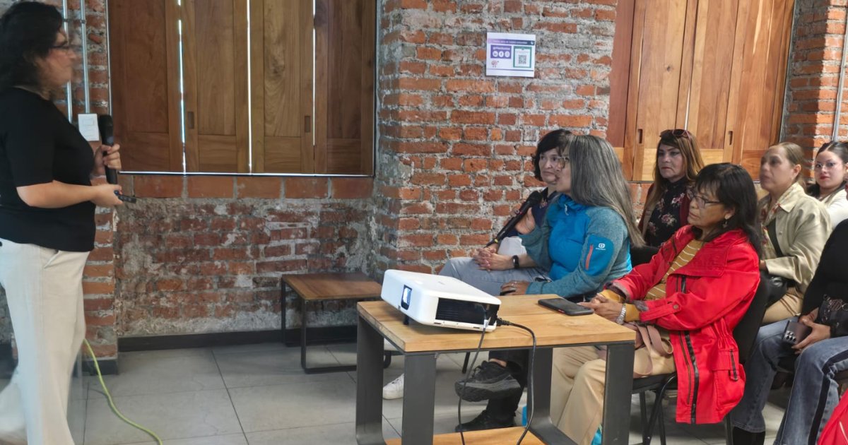 Plenilunias's tweet photo. 💜 ¡Qué inspirador es ver a tantas mujeres informándose y compartiendo sus experiencias!

Hoy vivimos una jornada llena de preguntas, aprendizaje y participación en las pláticas "La ruta del climaterio y la menopausia", realizadas en @ElRuleOficial @SeMujeresCDMX @GobCDMX https://t.co/NgjHvPb9QT