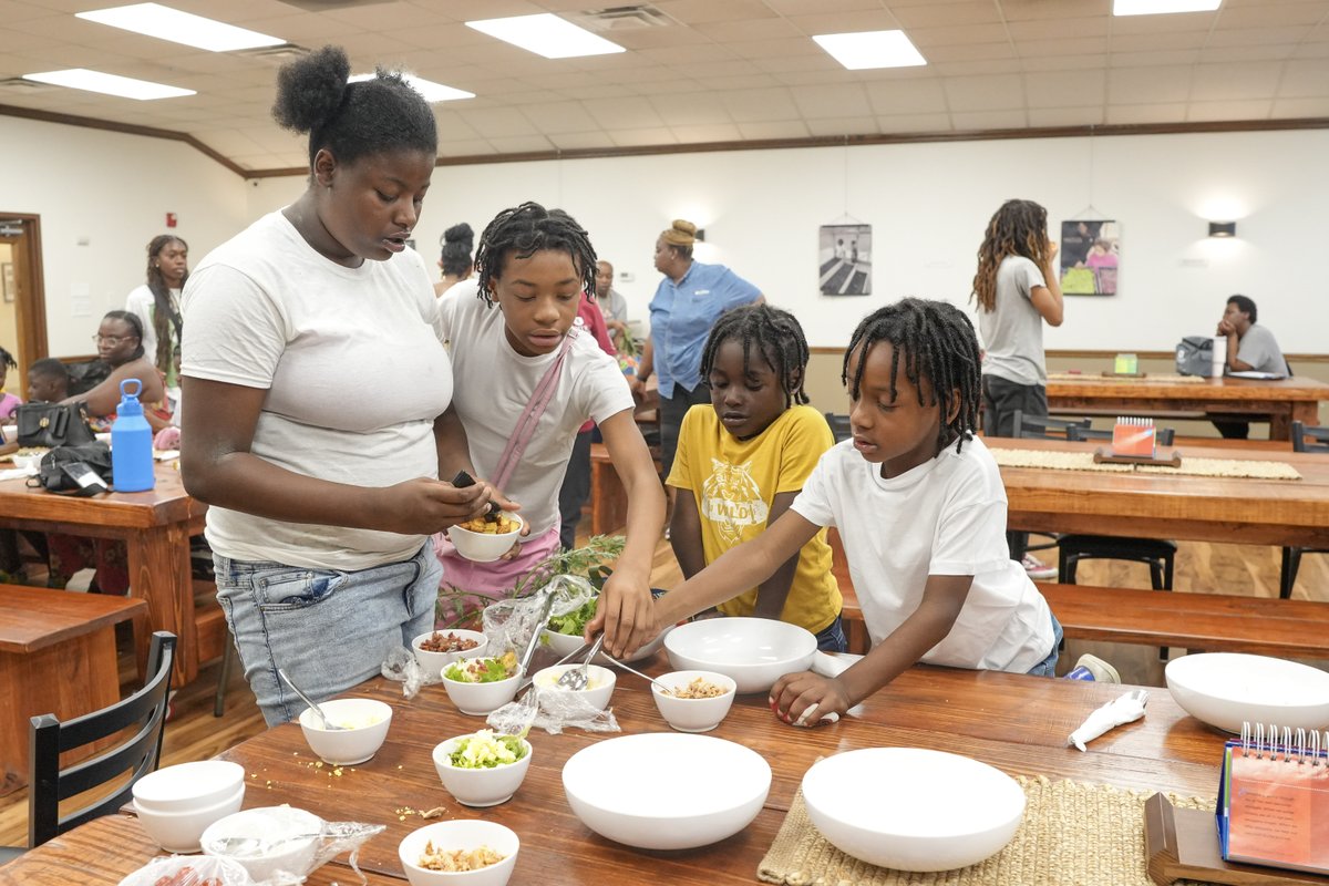 thefacces's tweet photo. 🍽️: Our July Family Gathering was a fun-filled celebration of the second annual Community Kitchen Day!

Join us at "Little Legacies", next month's Family Gathering for expecting families and the villages that support them. Click the link in our bio to get your free tickets! https://t.co/mwUUVyvdYt