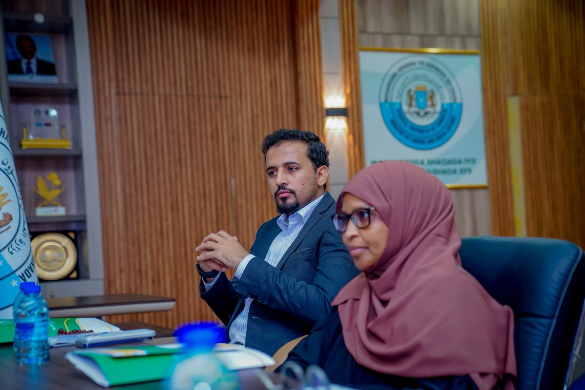 SomaliaMolsa's tweet photo. H.E. Prof. Salim Alio Ibro received a high-level IGAD delegation at MoLSA today. Discussions focused on the IGAD Free Movement Protocol, labour migration, and enhanced regional cooperation. https://t.co/tEYx7WfUxI