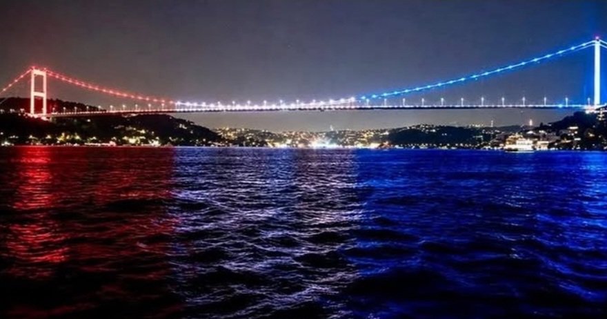 izindedaima's tweet photo. 82 Musul, 83 Kerkuk falan derken, sanirim 51nci eyalet olup bayraktaki yerimizi alacagiz. Cok sevdikleri Menderes, Marshall Planini kabul edip NATO'yu bela etmisti askerimizin kani karsiligi. Simdi yine bir NATO konusu ve yine son gaz yanlama calismalari. Ve yine askerimiz 😓 https://t.co/RMGIiHLxT5