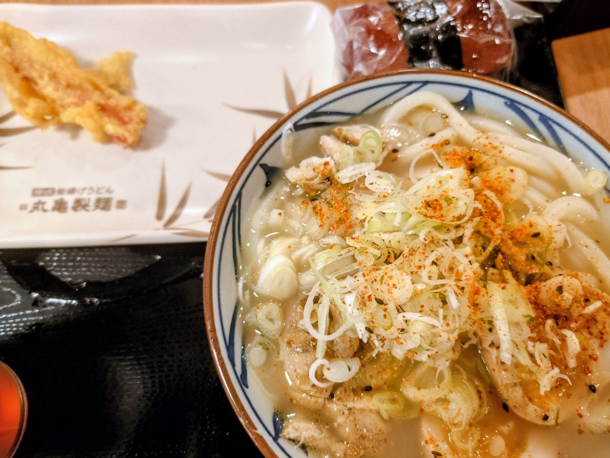 aatyan's tweet photo. 昨日の朝飯は丸亀製麺
チキンパイタンうどん
美味しかった☺

フィリピン　マカティにあるショッピングモール　グロリエッタ内にあります
ちなみに日本円で1000円くらい
日本の丸亀製麺ならいくらかな？ https://t.co/KQVEmJoPXX