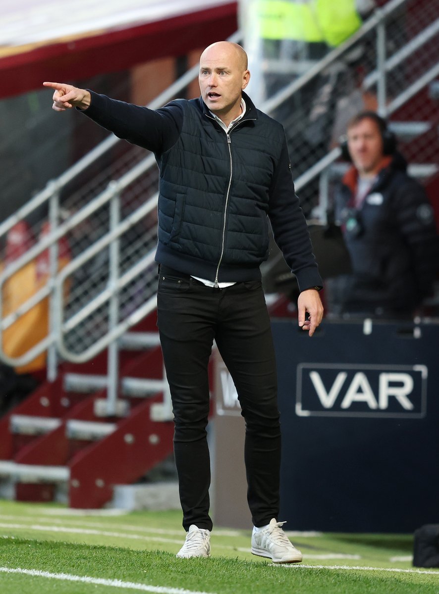 ActuL1_'s tweet photo. 🚨 JENS BERTHEL ASKOU 🇩🇰 VEUT FAIRE VIBRER TOULOUSE ! 💪💜🤍

Présenté ce mercredi, il veut une équipe dynamique, courageuse et dominante avec ou sans ballon.

Il veut aussi faire progresser les joueurs et donner du spectacle aux supporters toulousains.

(CP via @lequipe) https://t.co/Wt0tgkQzjR