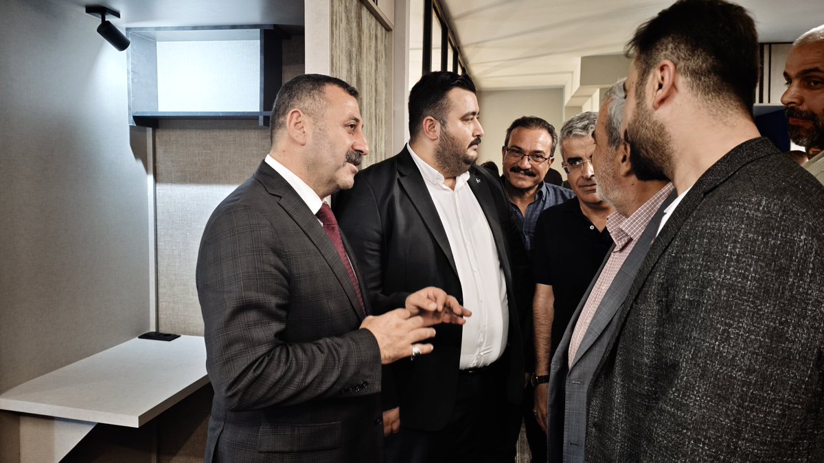 MHP__Karakopru's tweet photo. Model Akıl Eğitim Kurumları’nın yeni şubesi Gold Loca’nın açılış programına; İl Başkanımız Sn. Ecz. Osman MUTLU, İl Yönetimimiz, İlçe Başkanımız Sn. Av. Mehmet Murat TOPAL ve İlçe Yönetim Kurulu Üyelerimiz ile birlikte katılım sağladık.

​Yeni şubenin eğitim camiamıza ve bölgemize hayırlı olmasını diler, kurum yönetimine ve eğitmenlerine başarılar dileriz.