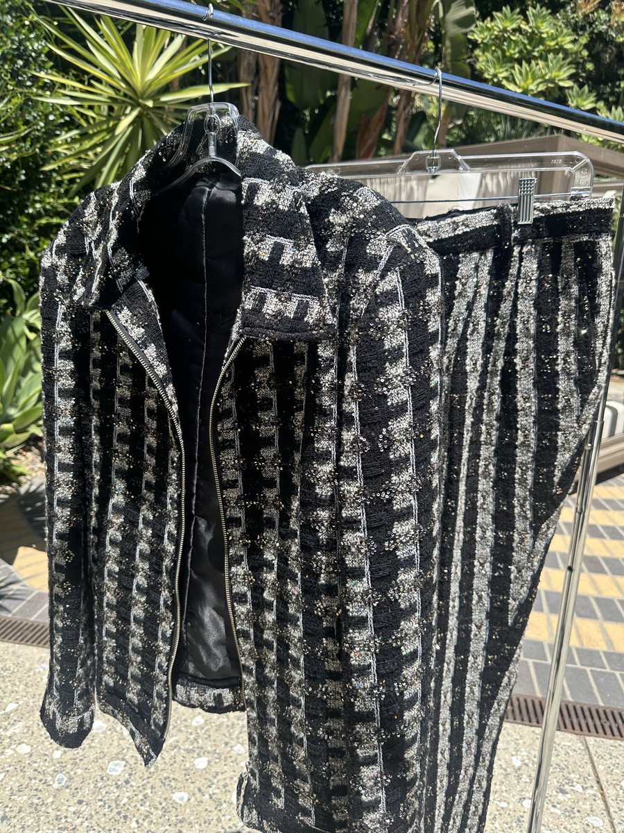 GRAYSCALEIC's tweet photo. A bomber set made for the stage! We continue to give you a closer look at the collection and craftsmanship because pictures just don’t do it justice. 

Stop by the house of GRAY to see, touch, feel, and experience the excellence. 

GRAY- life is more than black &amp; white! https://t.co/Sy1cZgLbcL