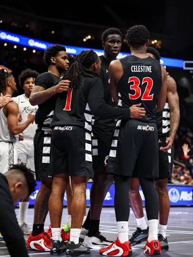 Niceone_Kavin's tweet photo. Blessed to receive an invitation to the University of Cincinnati Elite Camp!
6โ2 Guard | Carver Columbus HS (GA) | Class of 2028
#AGTG #RecruitMe #ClassOf2028 #Basketball
@GoBearcatsMBB https://t.co/GTgfbIYsuN