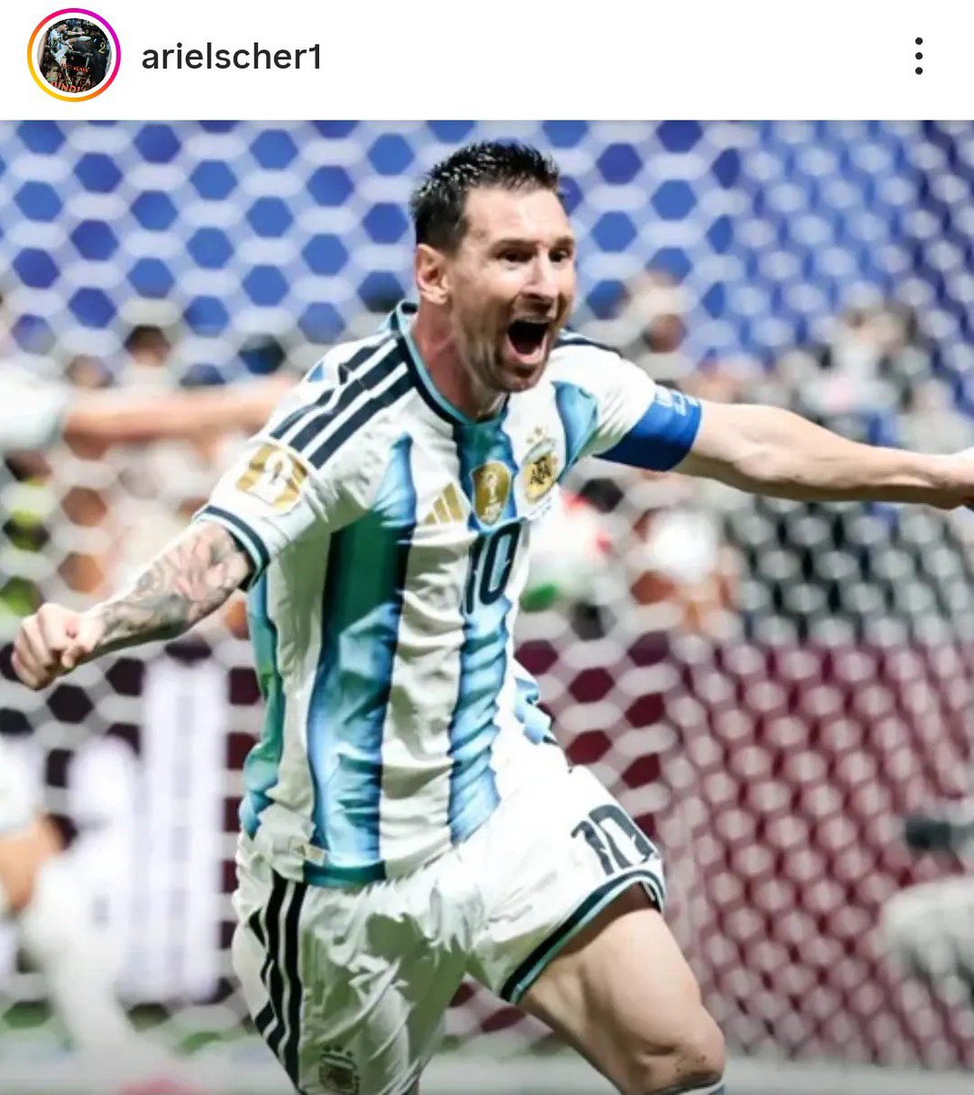 davidaguirre1's tweet photo. Cuándo Ariel Scher escribe hay que leerlo pero sobre todo disfrutarlo porque de su pluma nacen cosas maravillosas. Y ese vínculo formidable que logra plasmar entre el fútbol y la vida es único. 

No se pierdan esto. https://t.co/Fpp0MZvfIe