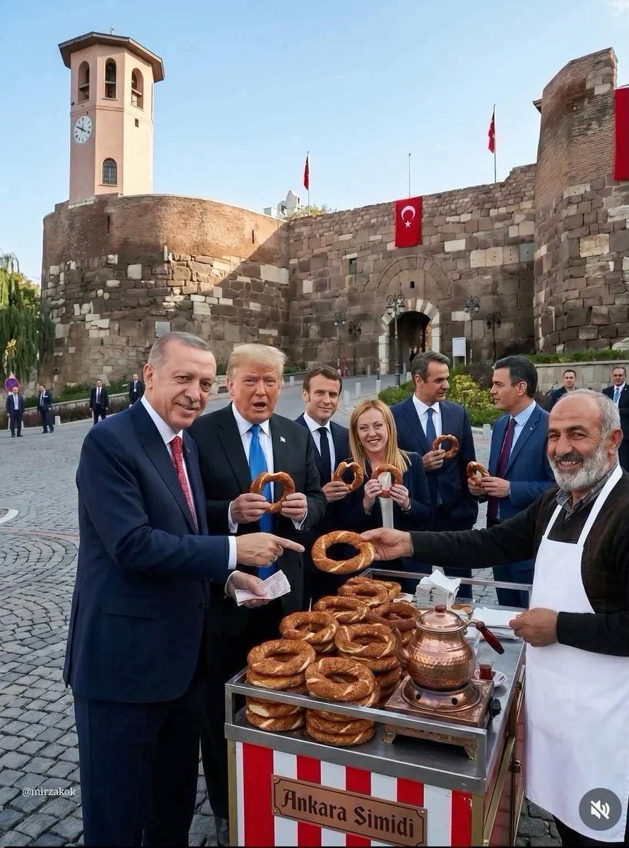 blkebl's tweet photo. Nerden nereye Amerika başkanının yanında boynu eyik süklüm büklüm duran başkan lardan sonra karşılarında dimdik duran aslan gibi bir liderimiz var 
Rabbim sağlık sıhhat versin Allah başımızdan eksik etmesin 🇹🇷🥰🇹🇷 https://t.co/tGb0P17HIb