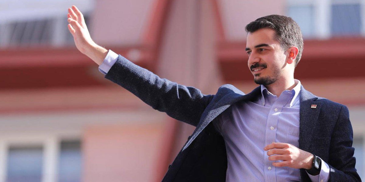 politizasyon's tweet photo. CHP’li Çankaya Belediye Başkanı Hüseyin Can Güner, NATO Zirvesi boyunca İspanya’da tatil yaptı. 

(Erdem Atay) https://t.co/p1F1PXtoDZ