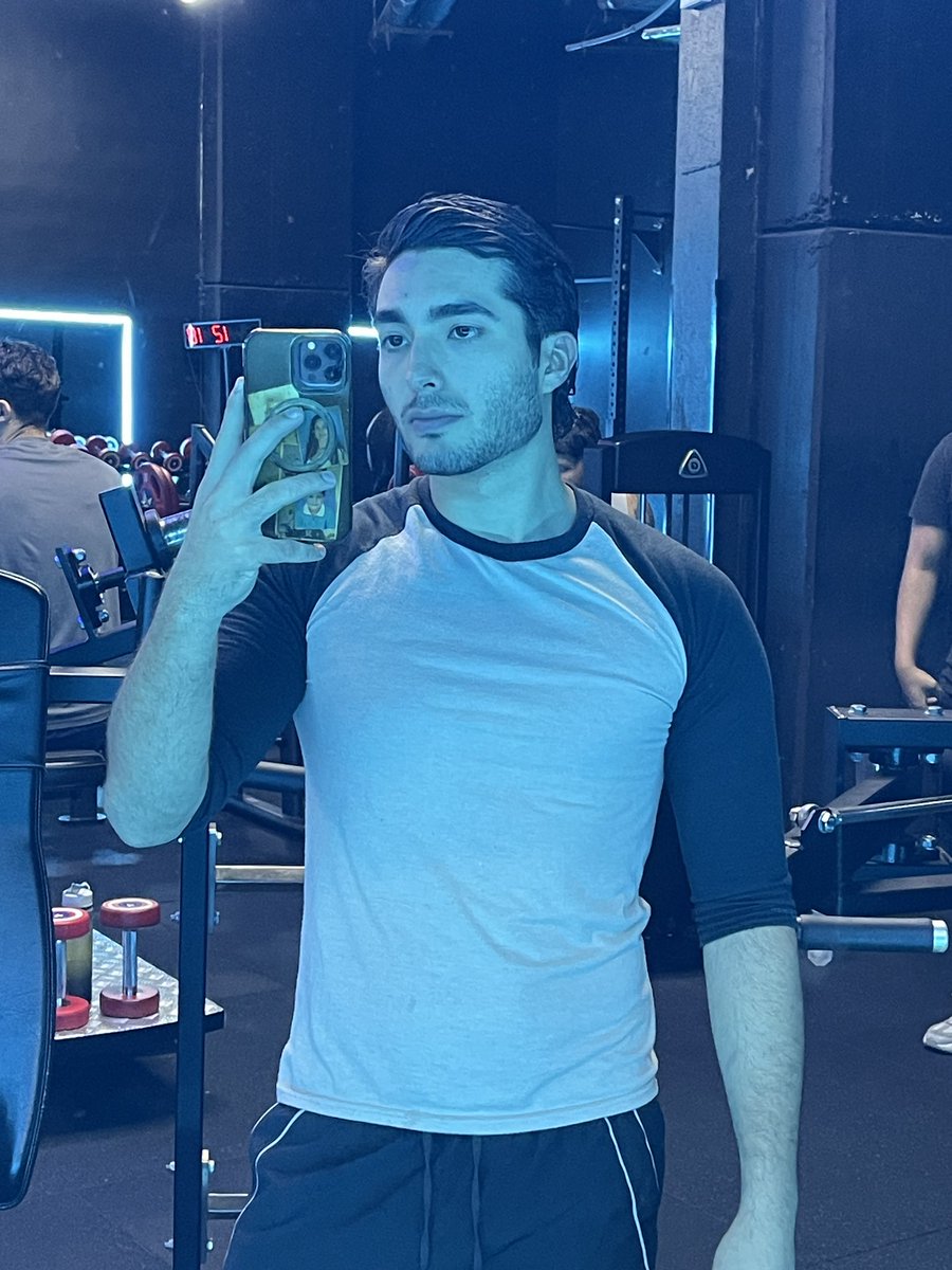 DavidDacamara21's tweet photo. Constancia 🌱

#gym #body #selfie #men #gay https://t.co/dK4Dbiaeo3