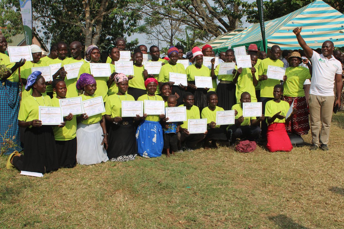 namayingo's tweet photo. 29 farmers were awarded certificates after completing a two-year basic practical agronomy training in horticultural crop production under the Micro-scale Irrigation Programme at Namayombe Farmer Field School @MAAIF_Uganda @GCICUganda https://t.co/o8YhEaHAXN