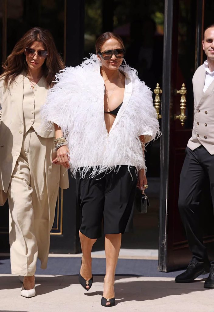 Kelv_22's tweet photo. JENNIFER LOPEZ📸✨🥹🤍.

#DIORSS27 https://t.co/bR7mnWkoe1