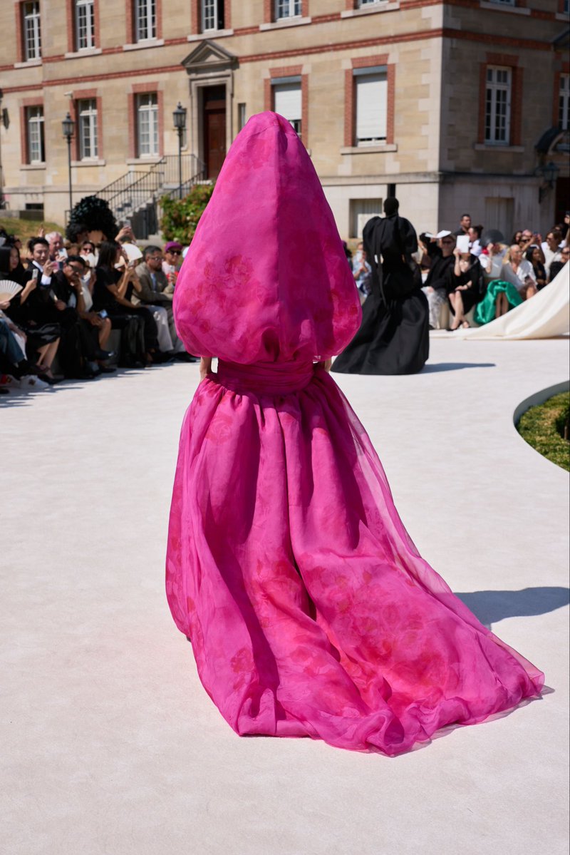 BOTTEGAHOENETA's tweet photo. Look no. 49 from Balenciaga haute couture fall ‘26; can’t stop thinking about it. https://t.co/VywPRwnUd8