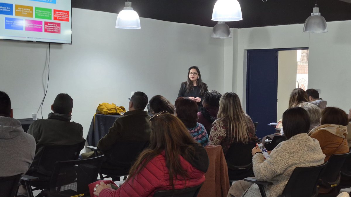 drtmetrooriente's tweet photo. 📌 [AHORA] Una charla para #MiPymes sobre Trabajo Decente y Equidad de Género en la Fiscalización, realiza la directora regional, Carolina Campos Valdivia, en el Estadio Bicentenario de La Florida.
➡️ La actividad ADP fue organizada por la Unidad de RRLL de la #ICTLaFlorida https://t.co/geS4zadE83