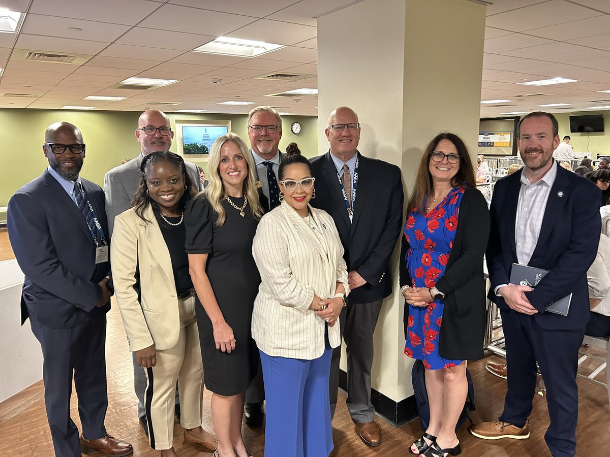 Noellerson's tweet photo. It’s a SUPTer day to be on the hill! I ran into this group in between meetings today. #AASAadv @AASAHQ https://t.co/3tAfR0GkZV