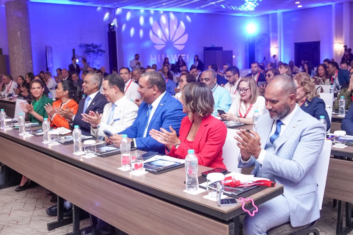 energiayminasrd's tweet photo. Nuestro ministro, @joelsantose, encabezó la apertura del Energyear Caribe 2026, reafirmando el compromiso con una transición energética sostenible, el fortalecimiento del sistema eléctrico nacional y la promoción de alianzas estratégicas que impulsen el desarrollo ⚡️👏🏼.
#MEMRD https://t.co/dULwwa1opM