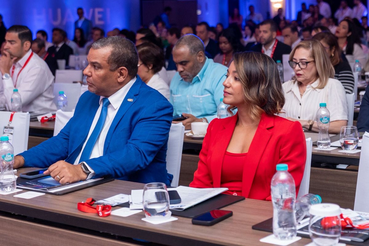 energiayminasrd's tweet photo. Nuestro ministro, @joelsantose, encabezó la apertura del Energyear Caribe 2026, reafirmando el compromiso con una transición energética sostenible, el fortalecimiento del sistema eléctrico nacional y la promoción de alianzas estratégicas que impulsen el desarrollo ⚡️👏🏼.
#MEMRD https://t.co/dULwwa1opM