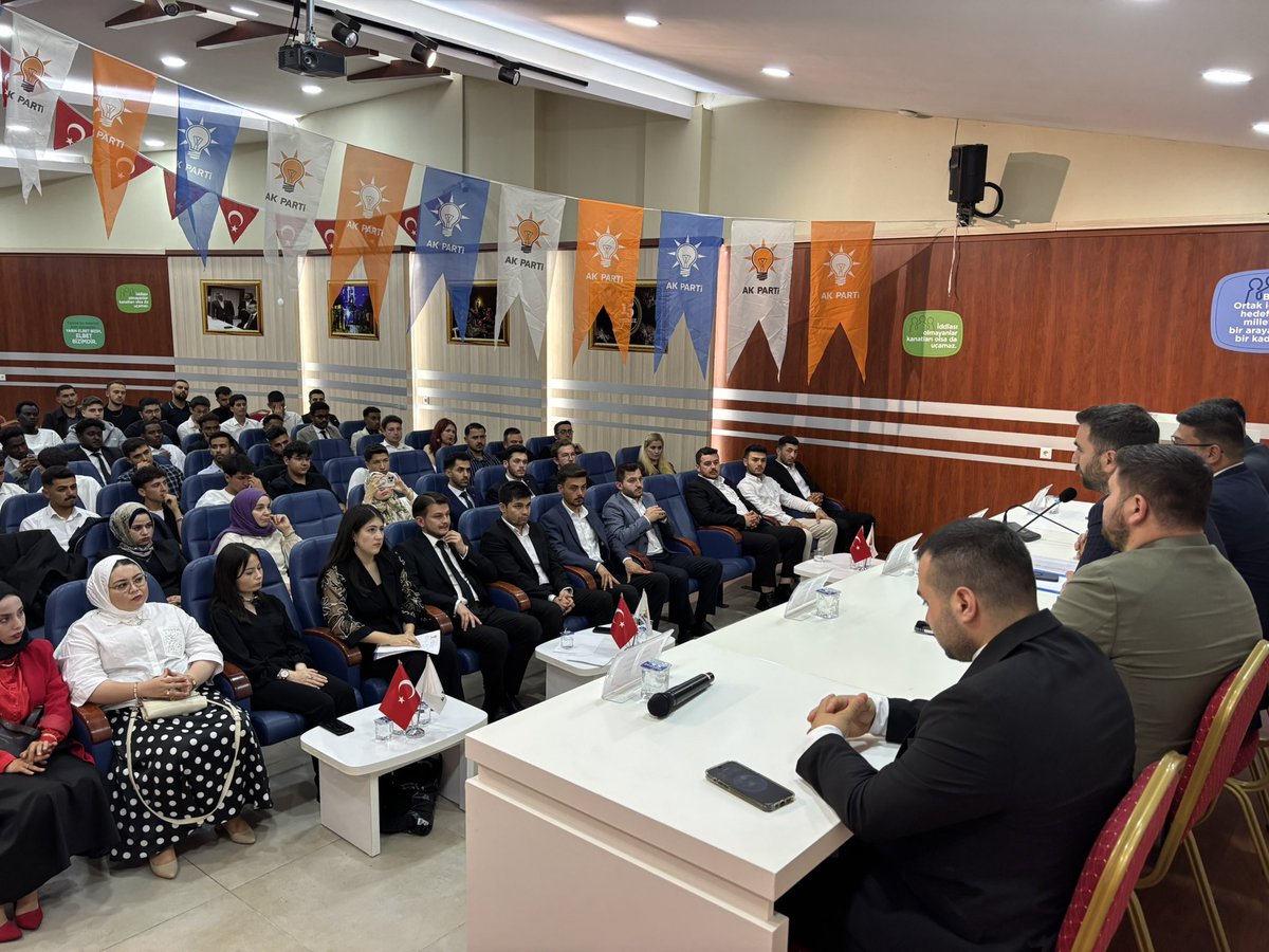 osmannazlier's tweet photo. 📍Bolu'dayız...

İl Gençlik Kolları yönetim kurulu üyelerimiz ve İlçe Başkanlarımızla mevcut projelerimizi değerlendirerek gelecek hedeflerimizi konuştuk.

8 ilçemizin tamamında da şehrimizin gençlerine değer katma vizyonuyla yaz dönemini büyük bir verimlikle geçireceğiz. https://t.co/uT34wkSj7K