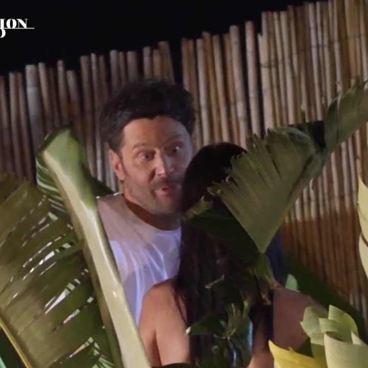 frabiziovalerio's tweet photo. Filippo: “da quanti anni sei fidanzata?”
Sara: “quasi 7”
Filippo: “ah… c’è chi se n’è fatti 18”
#TemptationIsland https://t.co/yPtJu16Jui
