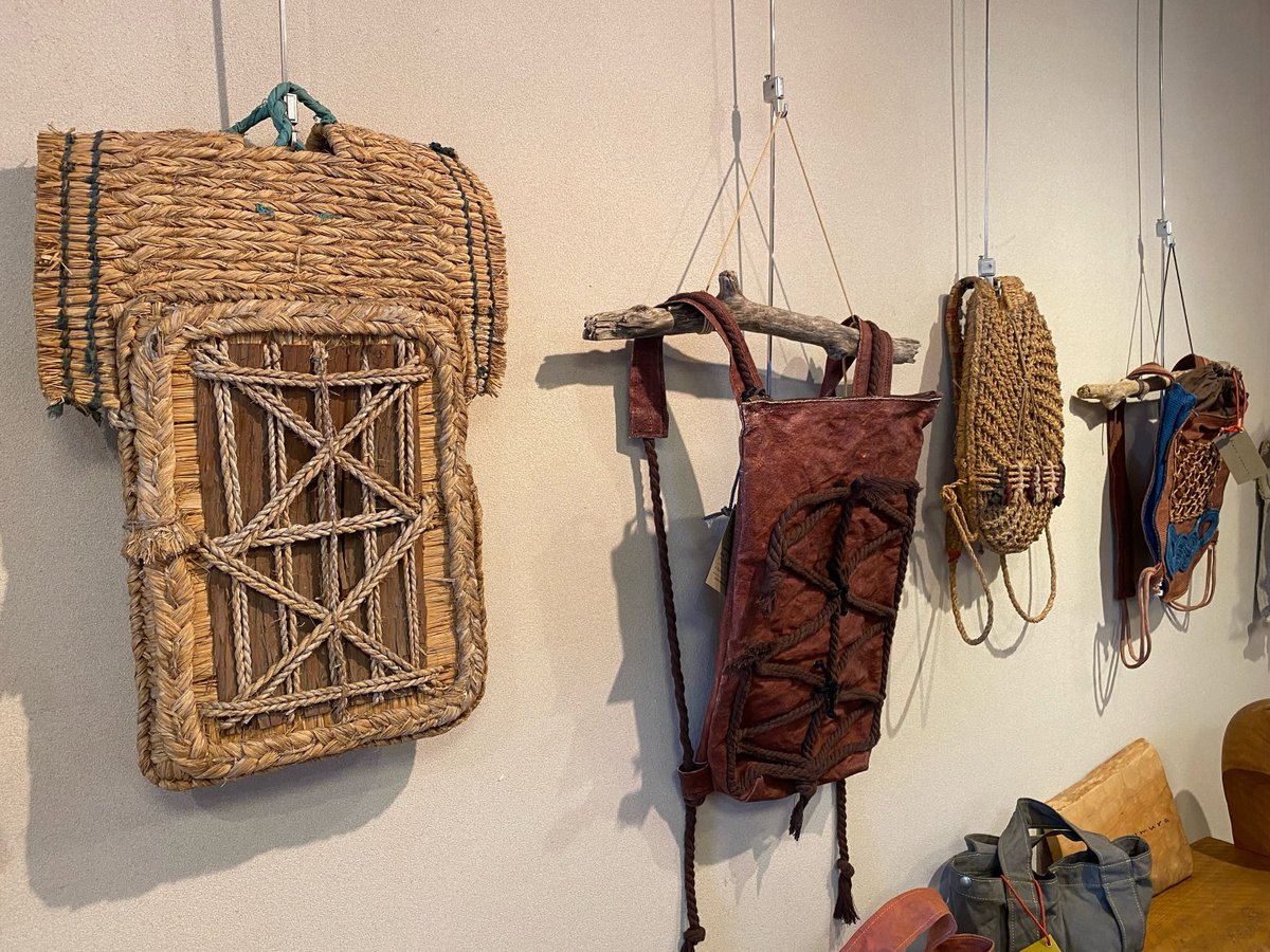 Komatsucraft's tweet photo. いよいよ開催迫る！「Ecotone：染織・民具・デザインの三地点」7月10日（金）～8月1日（土） 会期中無休
工芸とデザインの境界に着目し、日々の暮らしのなかで使われる「美しい民具」をめざす、三人の作家による作品展です。11日（土）午後2時からはギャラリートークも。
https://t.co/88IRKRNHug https://t.co/qnBmlguozb