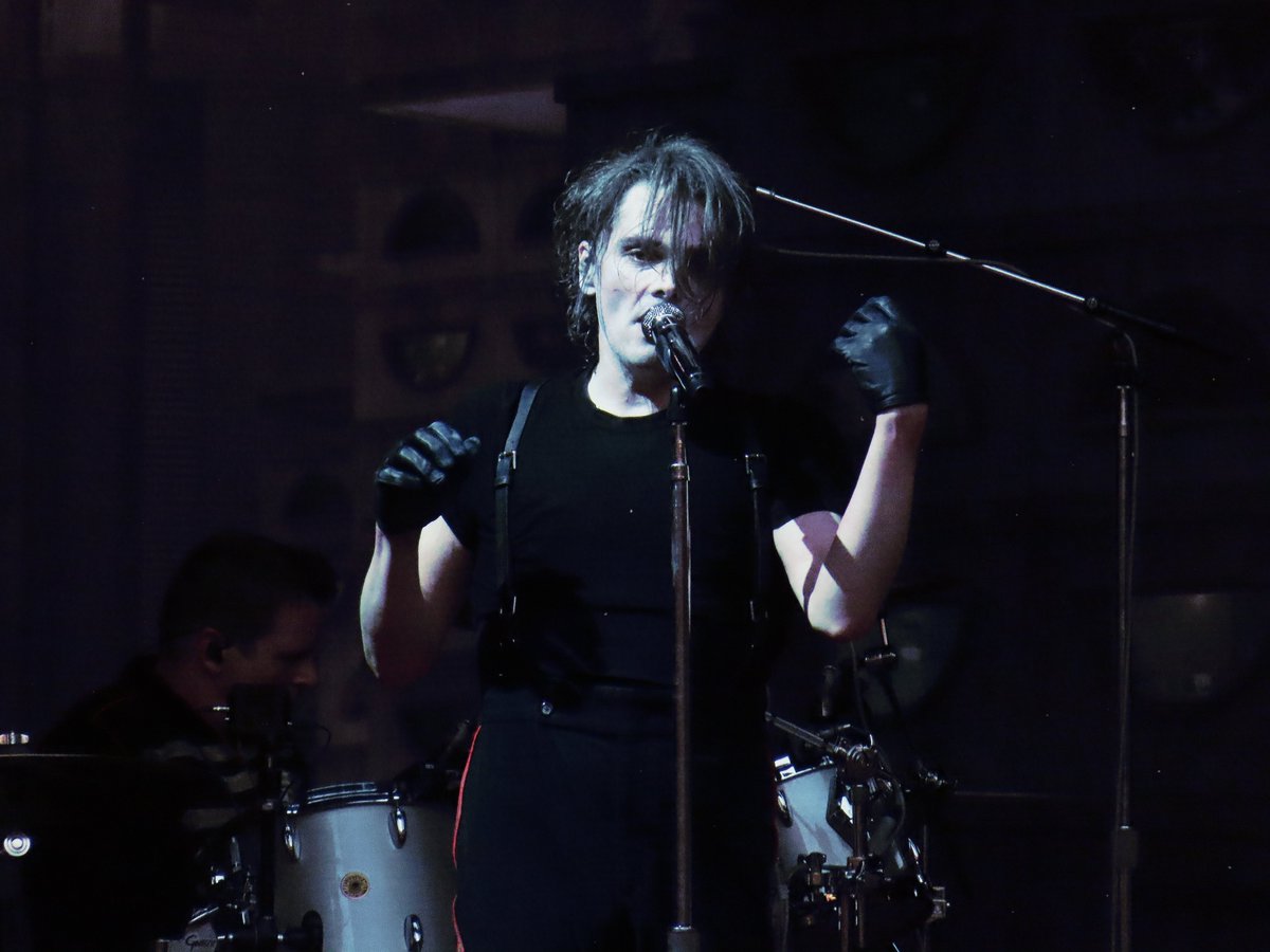 birthagod's tweet photo. gerard lovers here’s something for you #mcrlondon https://t.co/XVTna4xyya