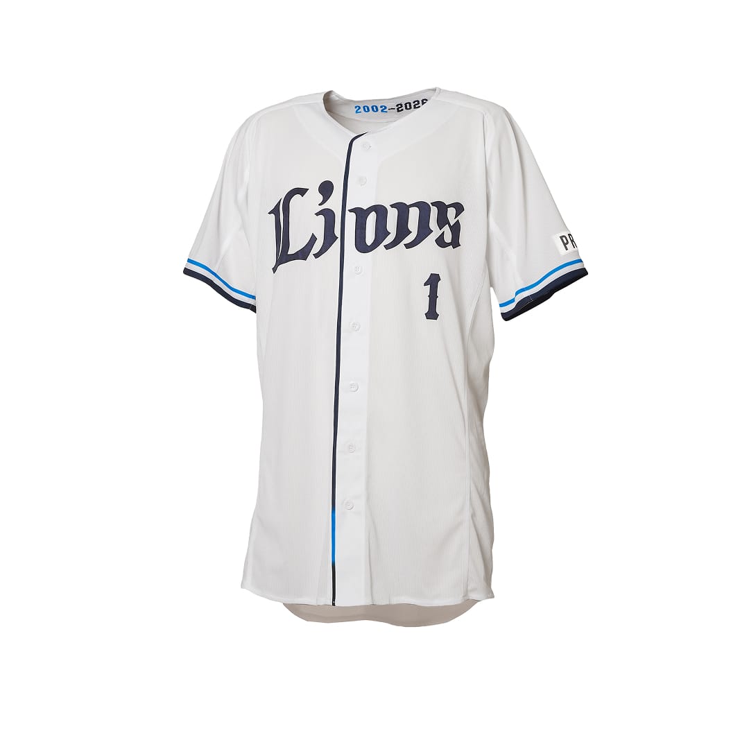 Lionsstore_web's tweet photo. ／
TEAM PR1DE会員限定✨で先行販売中！
PR1DEグッズ「PR1DEユニフォーム」
＼

#栗山巧 選手の引退試合にて、選手・監督・コーチが着用する「PR1DEユニフォーム」のレプリカユニフォームを販売💙
袖のPR1DEロゴ、そして襟裏には歩んできた歴史を刻む「2002-2026」の年号入り🦁

観戦する場所は違っても、見つめる先は同じ。
みんなで同じ背番号「1」を背負い、栗山選手へ青炎をおくろう！

🔹TEAM PR1DE会員【特別価格】で購入できるのは7/20(月・祝)まで！
https://t.co/vv9pgZX6WY
※TEAM PR1DE会員のみ閲覧可能。

#seibulions #プライドシリーズ
