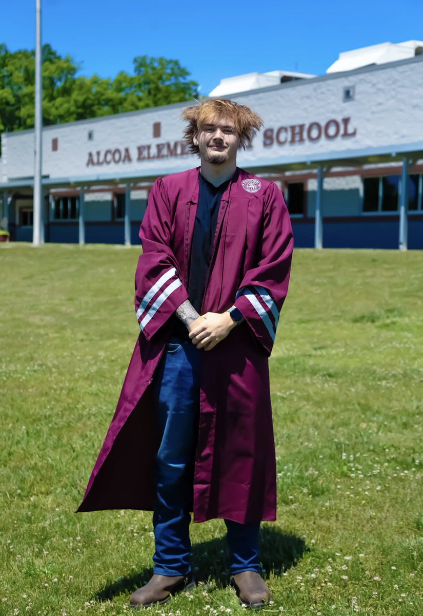 MJthegoat2007's tweet photo. From AES to AHS he made me a proud father every single step of the way. So extremely proud to call you my son! https://t.co/NZhRBaOEwB