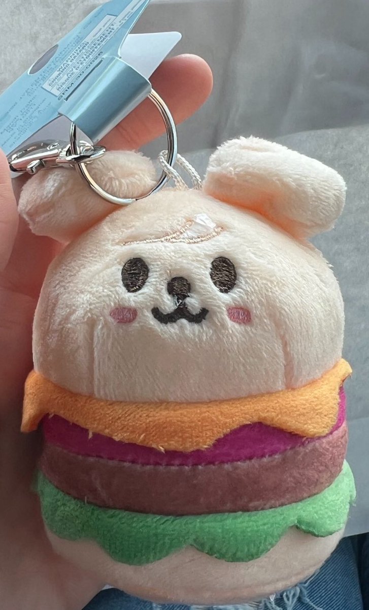 shoyoskz's tweet photo. skzoo keyring hamburgers NA ver. being sale at the skzoo eaatw pop-up in dallas https://t.co/uP8SxUuYkl