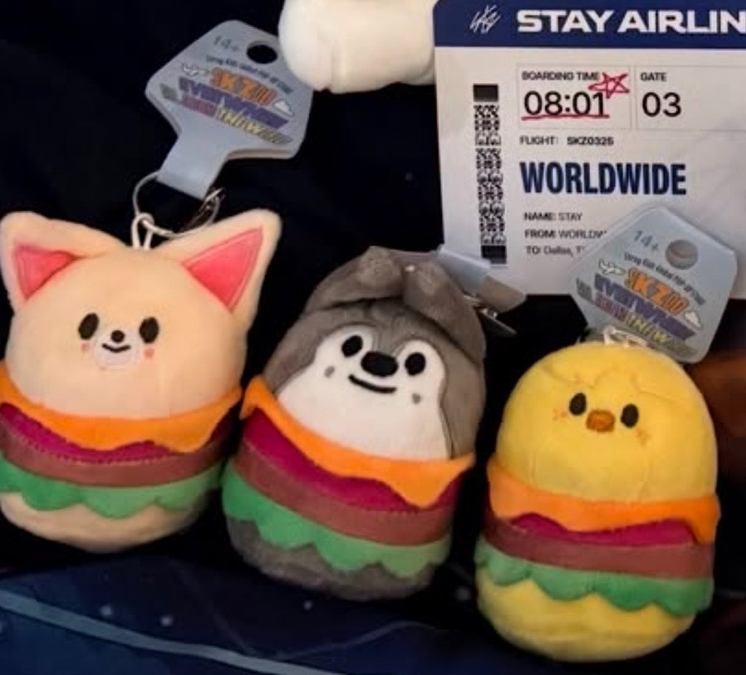 shoyoskz's tweet photo. skzoo keyring hamburgers NA ver. being sale at the skzoo eaatw pop-up in dallas https://t.co/uP8SxUuYkl