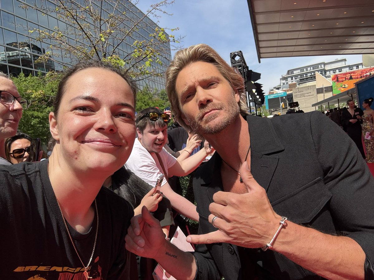 AshSmart's tweet photo. With Chad Michael Murray at The Bell Media UpFronts for his show Sullivan’s Crossing
#ChadMichaelMurray #SullivansCrossing #Toronto #UpFronts #ThrowBack https://t.co/NdVP2rDs0y