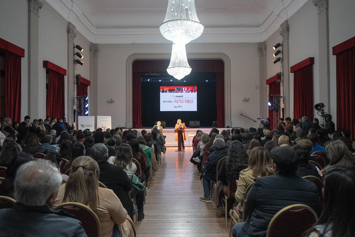 QuintelaRicardo's tweet photo. En el marco de la Feria del Libro acompañé a la diputada nacional @GabyPedrali en la presentación de su libro Plan Angelelli: De la idea a la política pública, una obra que recupera la historia que marcó un antes y un después para miles de familias riojanas, garantizando el acceso a una vivienda digna y la posibilidad de construir un proyecto de vida. El Plan Angelelli es mucho más que un programa habitacional. Representa una mirada integral del desarrollo, entendiendo que el derecho a la vivienda también implica acceso a servicios, inclusión, comunidad y más oportunidades para crecer.

Que esta experiencia quede plasmada en un libro es una forma de preservar la memoria de una política pública que transformó la vida de miles de riojanas y riojanos, poniendo en valor lo construido e inspirándonos a seguir impulsando iniciativas que mejoren la calidad de vida de cada riojana y riojano.

Quiero agradecer profundamente a @GabyPedrali por este valioso aporte a la memoria de nuestra provincia y a todas las personas que hicieron posible esta obra, que permitirá que la historia del Plan Angelelli siga inspirando a las generaciones presentes y futuras.