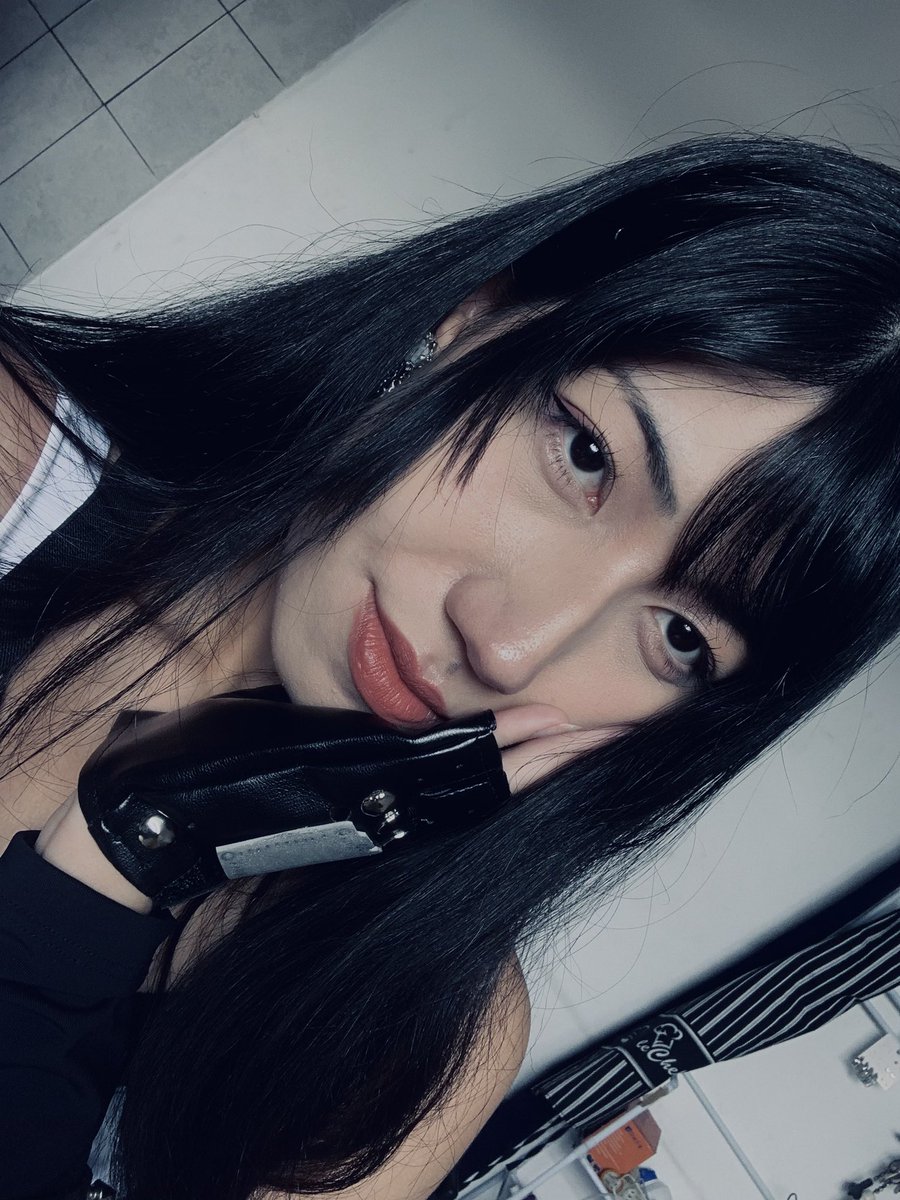jinirest's tweet photo. pode normalizar usar cosplay no dia a dia? quero ir assim na padaria https://t.co/Bk74PLcXUz