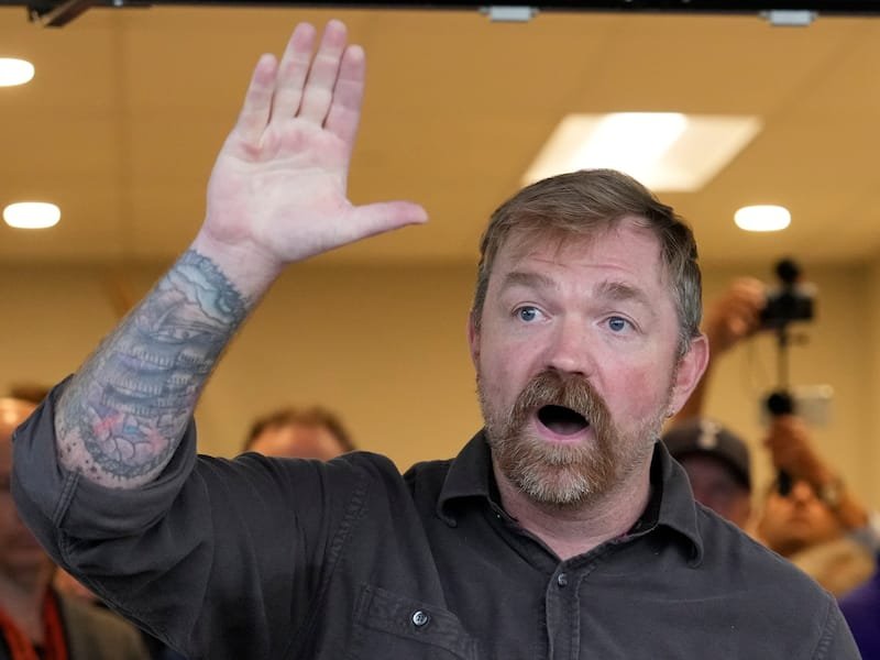 IfindRetards's tweet photo. Put your hand up if you just dropped out of the race and you're retarded: https://t.co/z45mFKXvt9